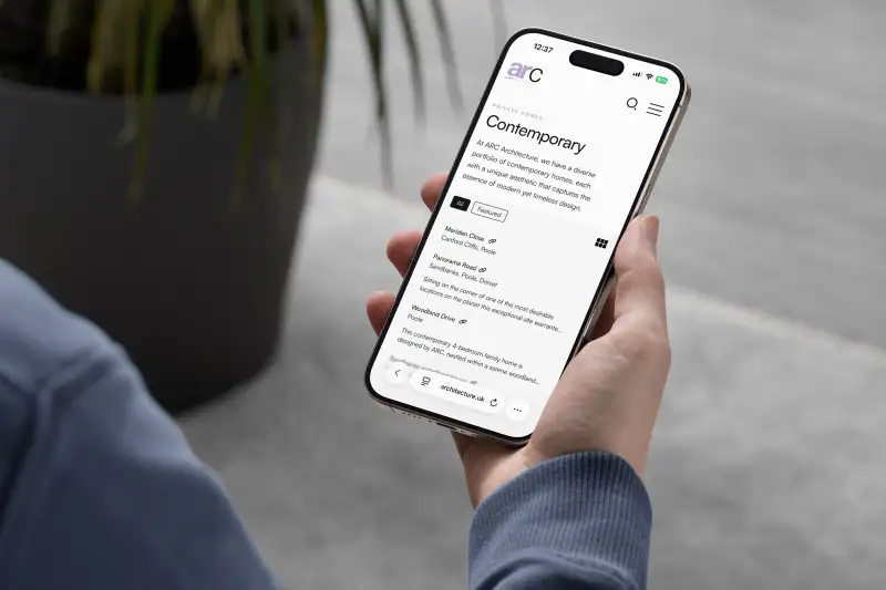 mockuuups iphone 15 pro mockup in male hand with modern decor