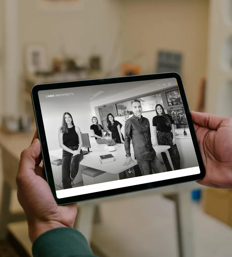 mockuuups person holding a tablet mockup
