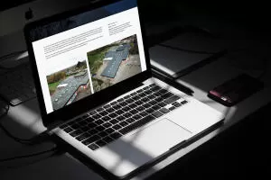 mockuuups dark macbook mockup