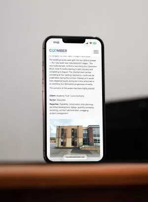 mockuuups iphone 13 pro mockup on table