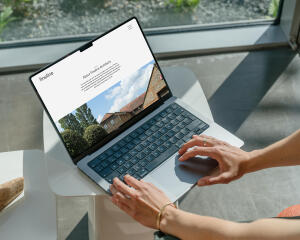 mockuuups free macbook pro with female professional