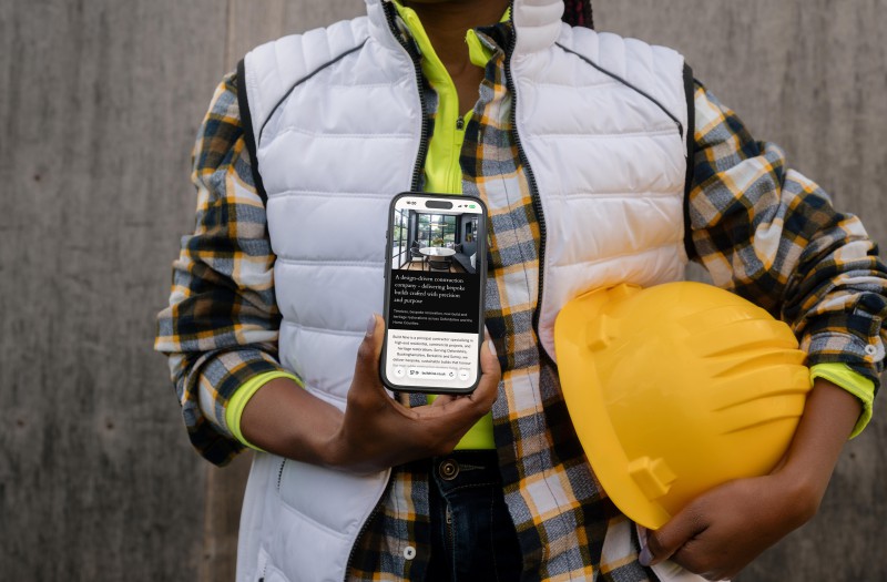 mockuuups free construction iphone 15 pro mockup