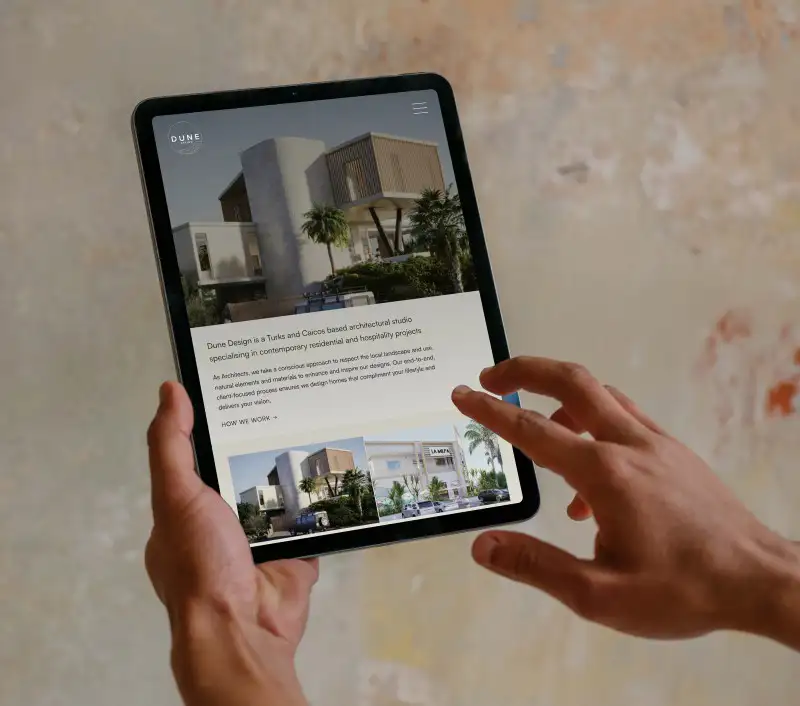 mockuuups man pointing on ipad mockup